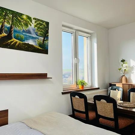 Dom Na Wzgorzu Z Widokiem Na Jezioro