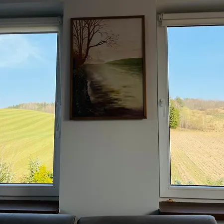 Dom Na Wzgorzu Z Widokiem Na Jezioro