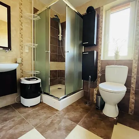 Dom Na Wzgorzu Z Widokiem Na Jezioro Gasthuis 3*